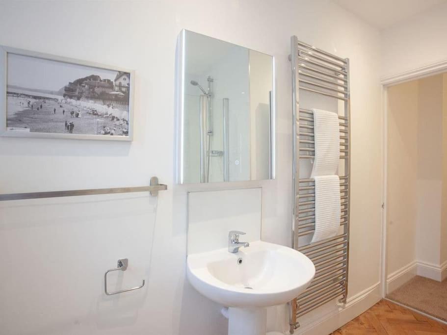 2 Central, Spacious, Apartment With Private Patio シドマウス エクステリア 写真